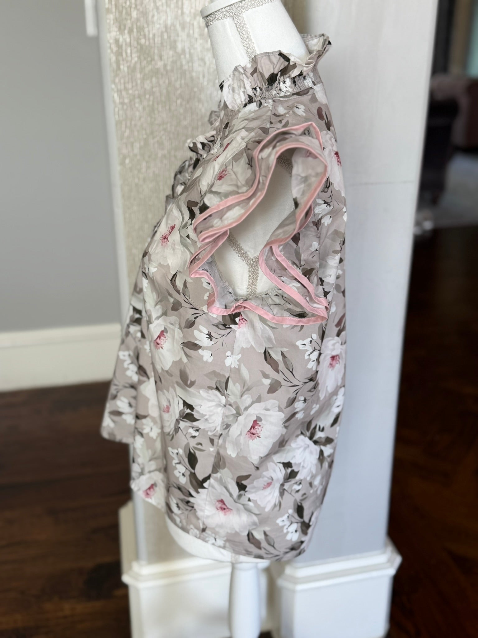 Carrie Floral Top-Gray